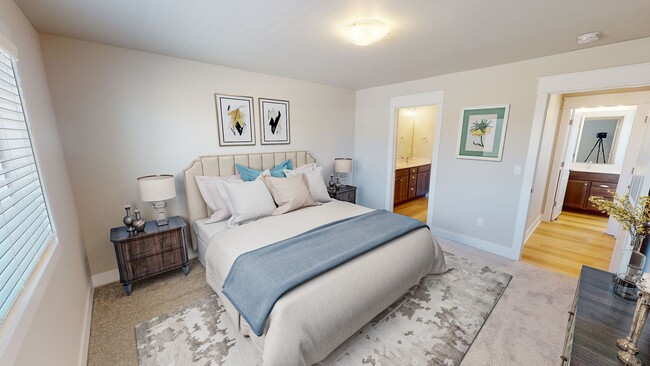 Building Photo - 3 Bedroom Townhome Available December 1st,...