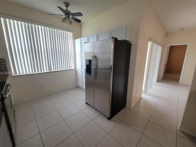 Foto del edificio - 10860 Fillmore Dr