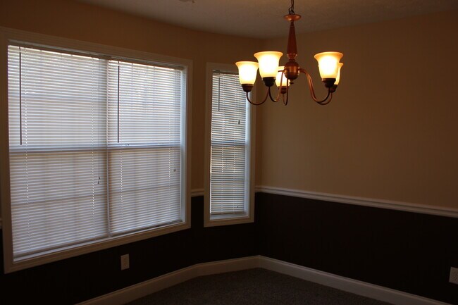 Foto del edificio - Beautiful 3 Bed, 2 Bath in Sought Out Area