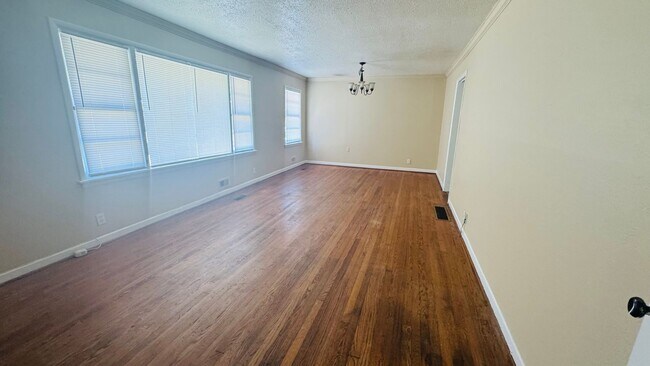 Foto del edificio - New For Rent in Center Point!