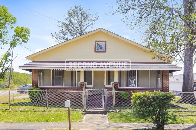 Building Photo - 3401 Hickory Ave SW