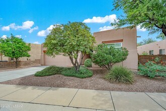 Building Photo - 6486 N Sun Bluff Dr