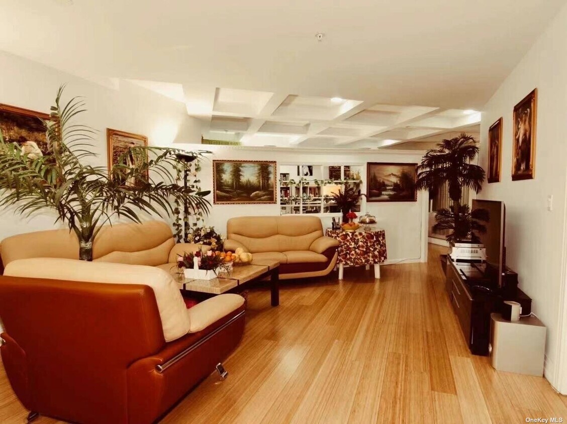 Foto principal - 64-05 Yellowstone Blvd
