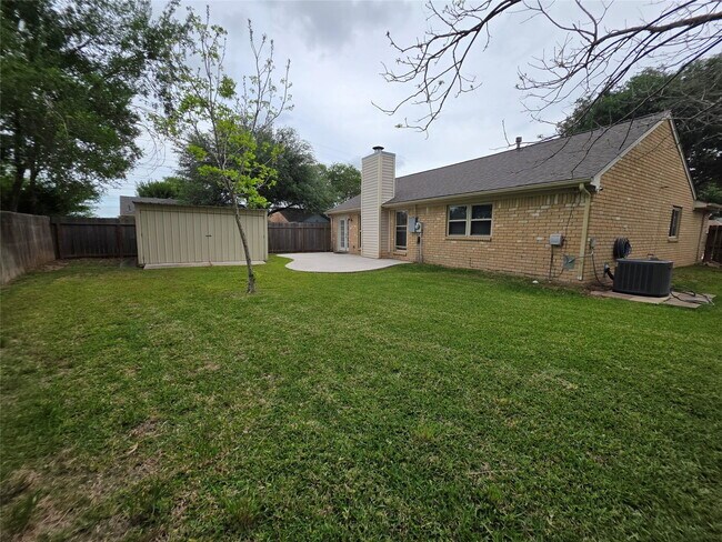 Foto del edificio - East Heatherock Circle, Sugar Land, TX 77479 - 3 BR 2 BA single-family home