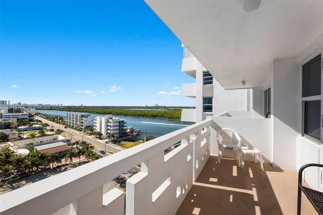 Building Photo - 3111 N Ocean Dr