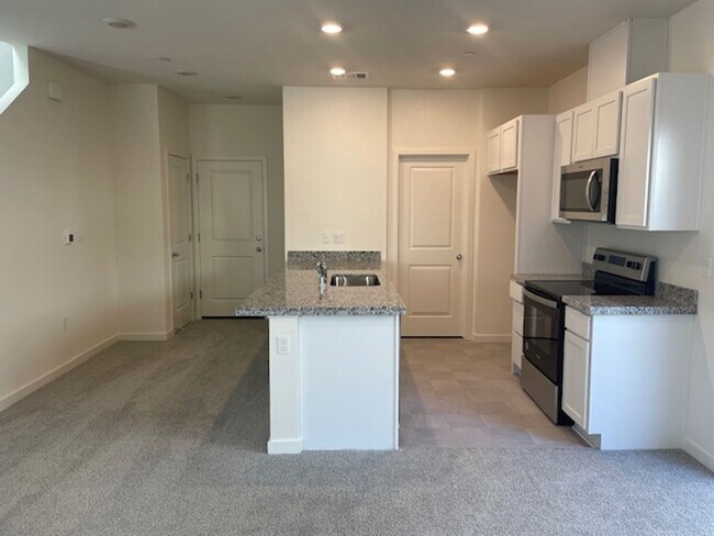 Building Photo - Brand New 3 Bedroom Home for Rent in Rosev...