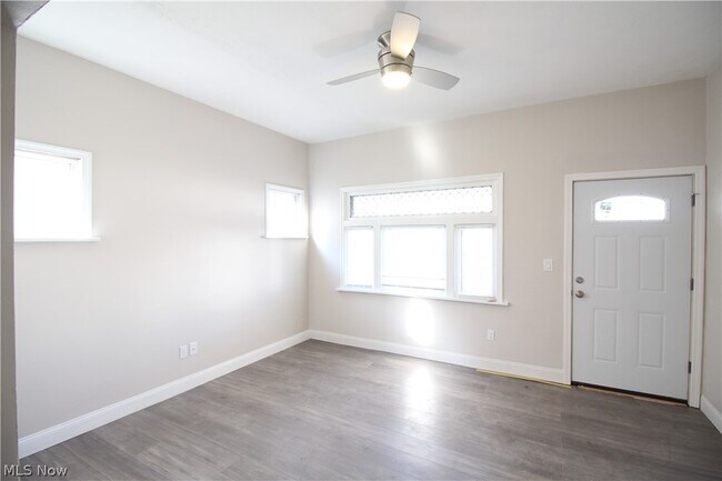 Foto del edificio - 2033 Brainard Ave
