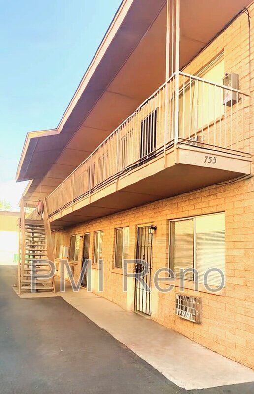 Foto principal - 755 Moran St