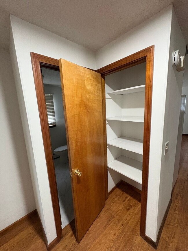 Building Photo - Charming 3BR Duplex in New Britain