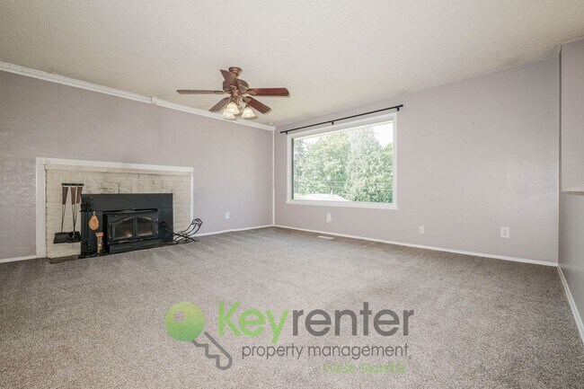 Foto del edificio - Des Moines 3 Bed Gem with Hot Tub and Spacious Layout