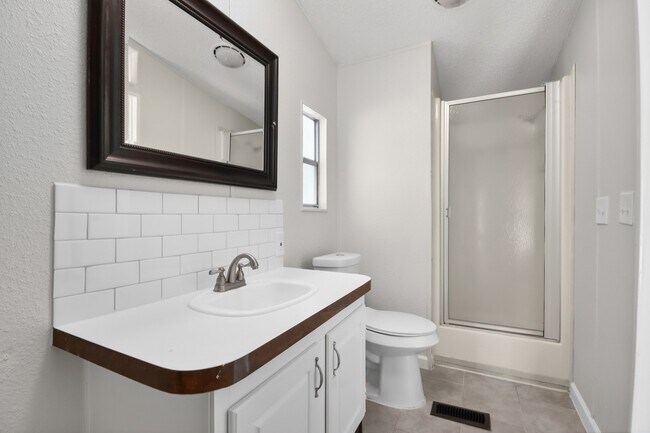 Foto del edificio - 25494 Deepwood Dr