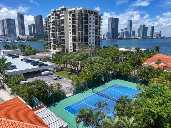 Foto del edificio - 801 N Venetian Dr