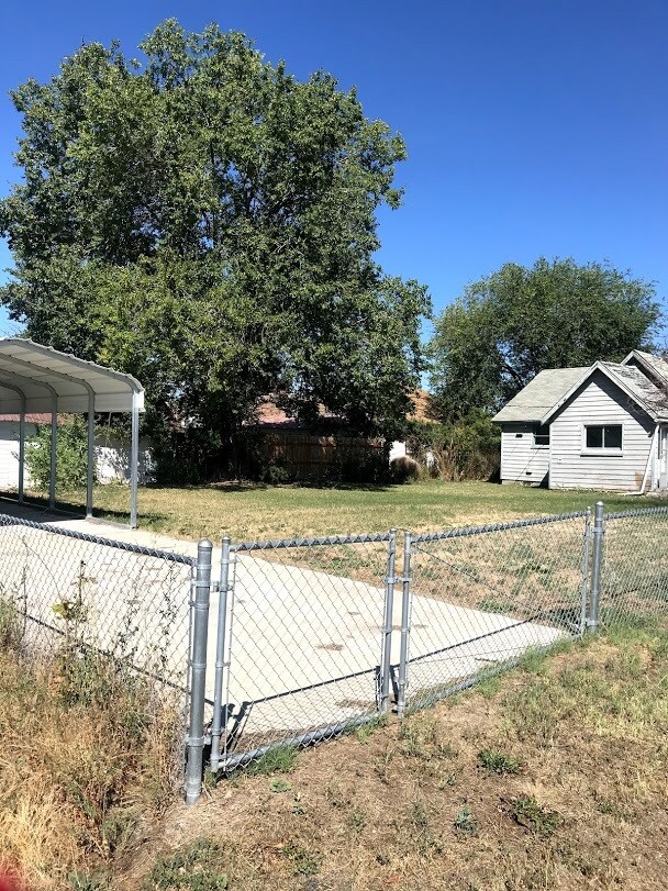 Fully fenced backyard - 101 West Chelan Ave