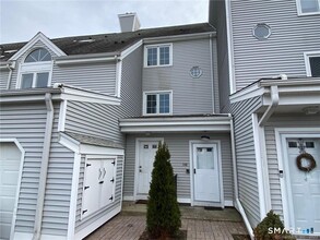 Building Photo - 560 Silver Sands Rd