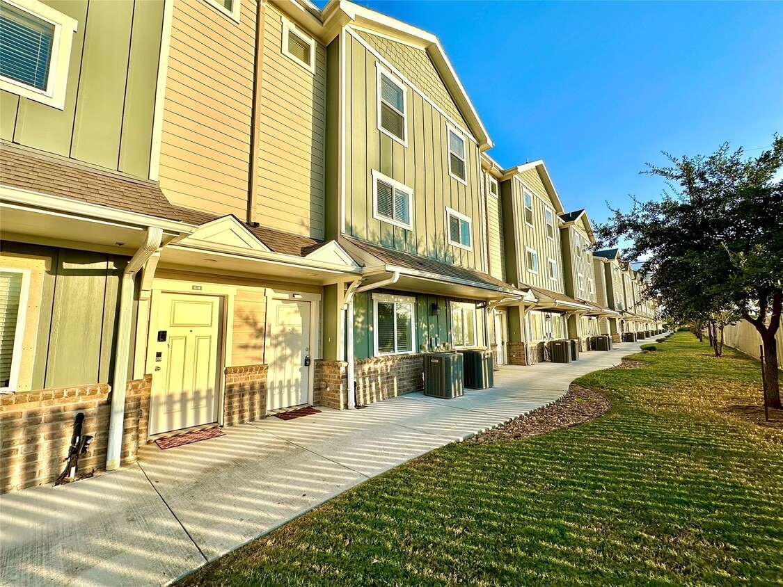 Foto principal - 21155 Gosling Rd