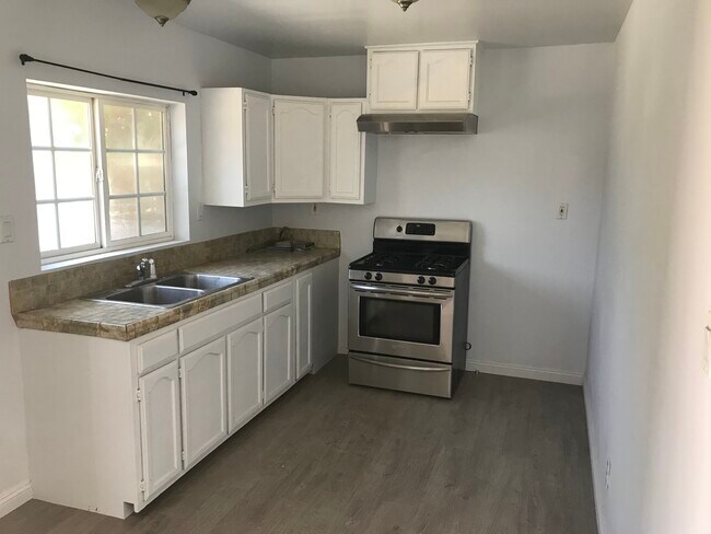 Building Photo - 5059 Hermosa Ave