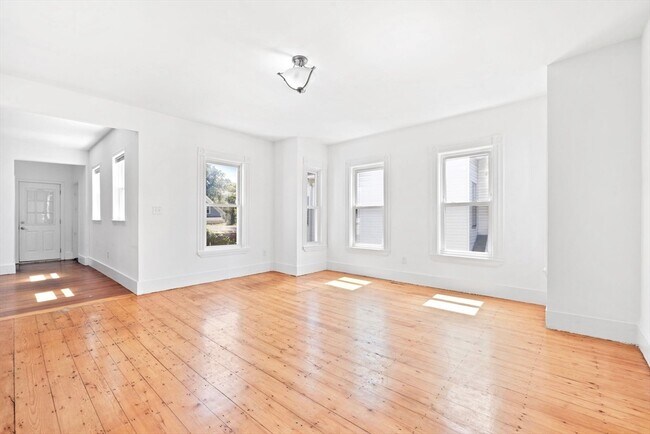 Building Photo - 48 Ashland St