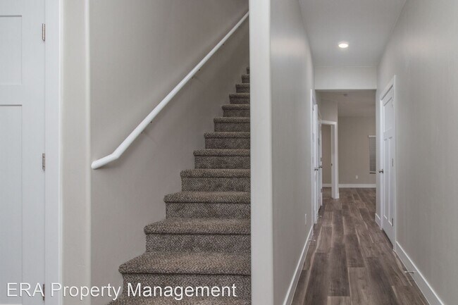 4 br, 2.5 bath House - 1604 S Quartz Dr. D photo'