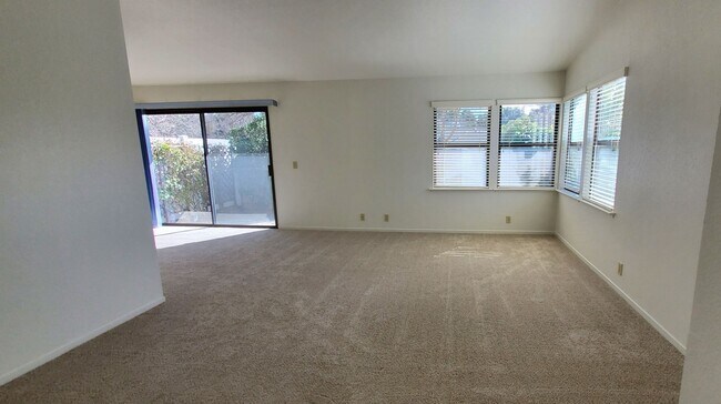 Foto del edificio - 2bd/2ba Condo near Marigold Center