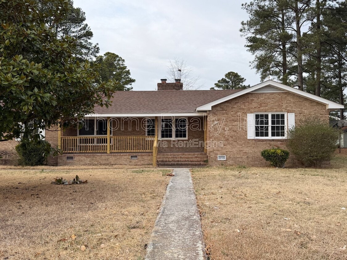 Building Photo - 1600 King Cir