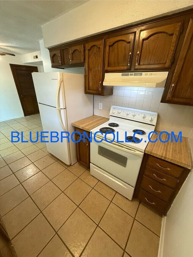 Foto del edificio - 717 NE Banner Dr