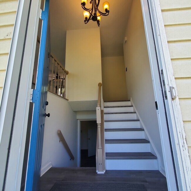 Building Photo - 37 Greenknoll Blvd