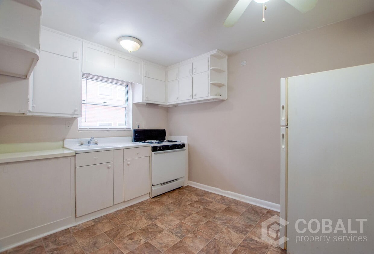 Foto principal - 944 St Charles Ave NE