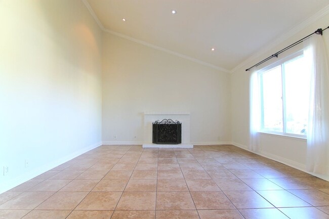 Building Photo - 5604 Bloomfield St