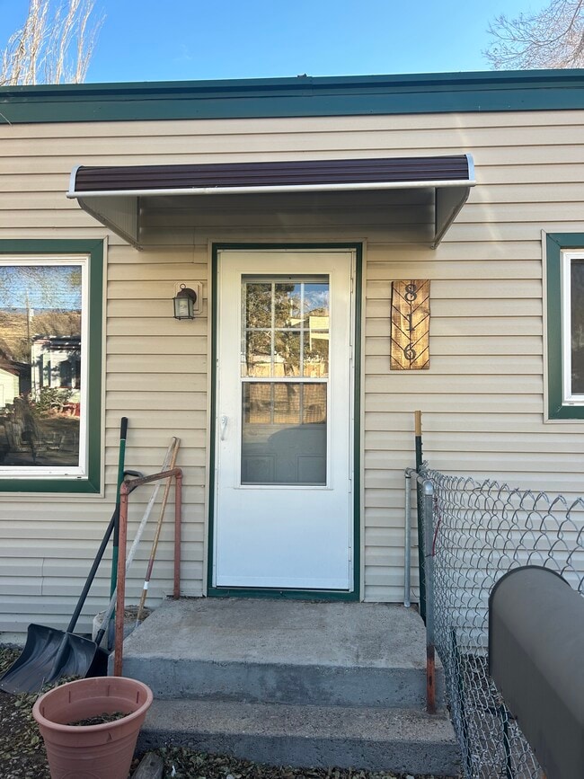 Building Photo - 816 Alder St