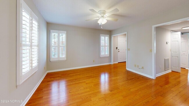 Building Photo - 727 Chancery Ln