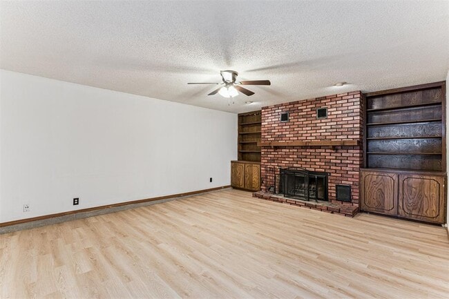 Building Photo - 121 Larry Ave