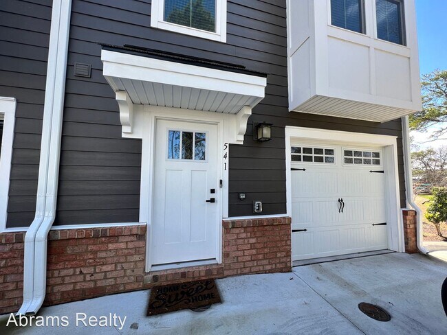 Building Photo - 4 br, 2.5 bath House - 541 Westport Street