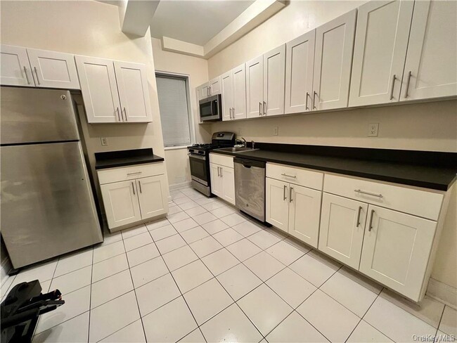 Foto del edificio - 411 Bronx River Rd