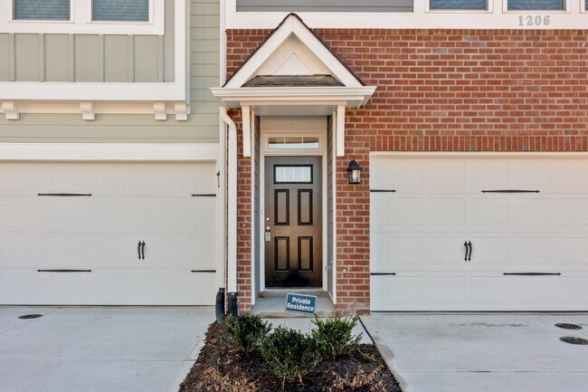 Building Photo - 1206 Commack Dr