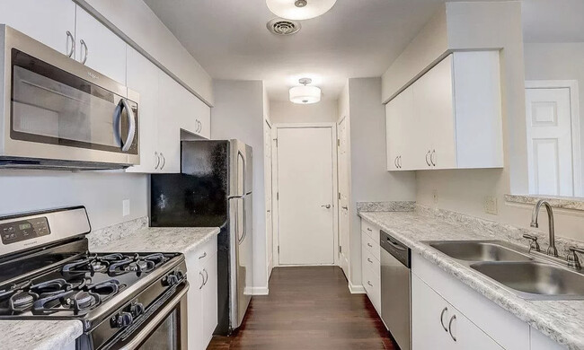 Building Photo - 2851 Holborn Cir