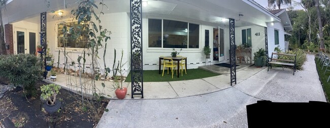 Building Photo - 411 W Flora St