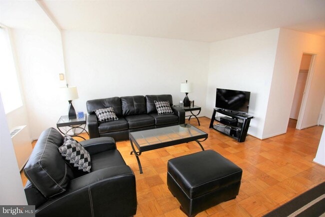 Building Photo - 10500 Rockville Pike