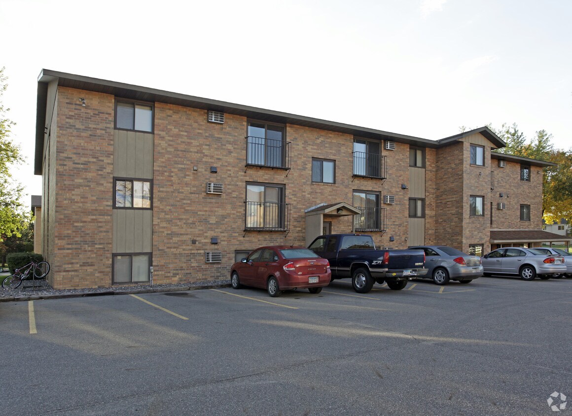 Kents West Apartments 2609 Goettens Way Saint Cloud, MN Apartments