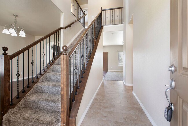 Building Photo - 5 Bedroom home with finished basement in W...