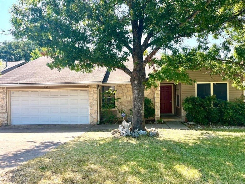 Foto principal - 8905 Curlew Dr
