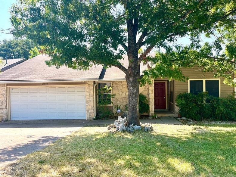 Primary Photo - 8905 Curlew Dr
