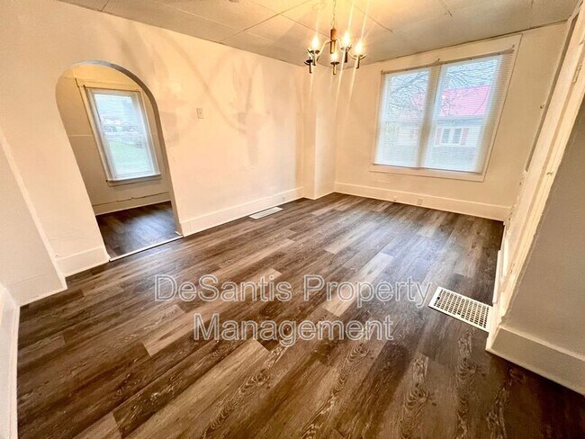 Foto del edificio - 40-42 Seminole Avenue