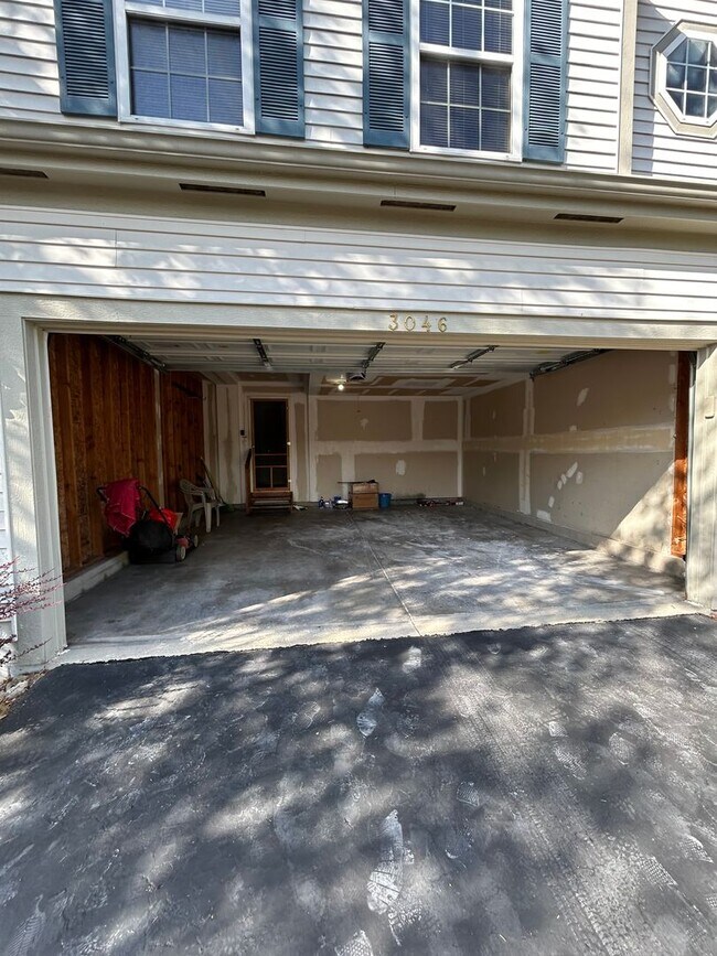 Foto del edificio - REDUCED! Spacious 4 Bedroom 3.5 Bath Home ...