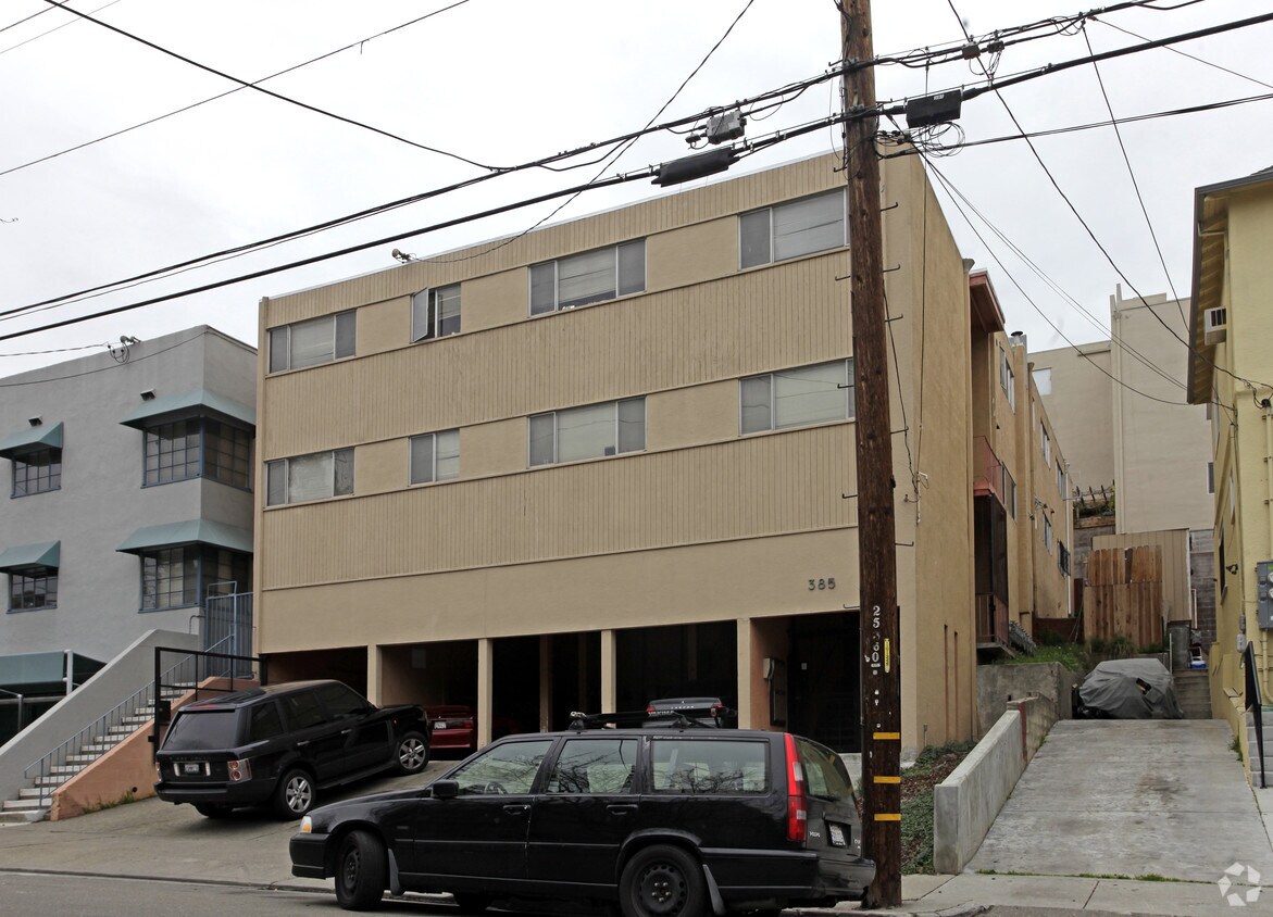 Foto del edificio - 385 Adams St