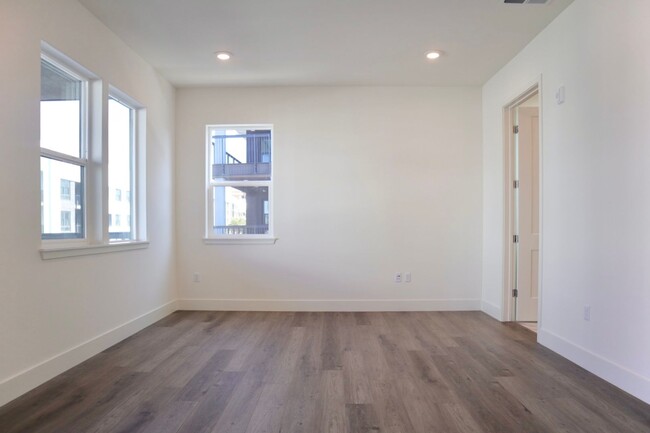 Foto del edificio - State of the Art Condo located in Fremont!...