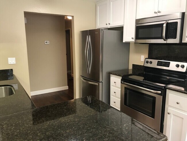 Foto del edificio - 5095 Valley Crest Dr