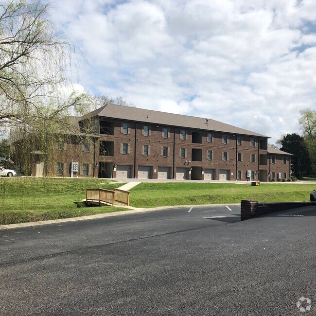 Building Photo - Eagle Village