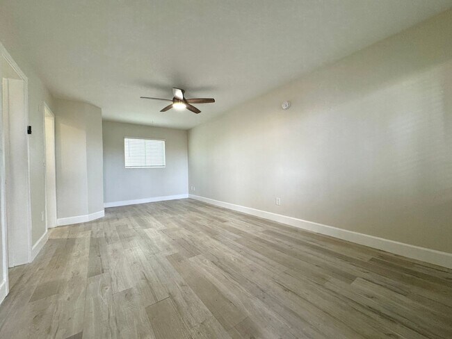 Foto del edificio - Spacious Studio Apartment Available in the Heart of La Jolla!