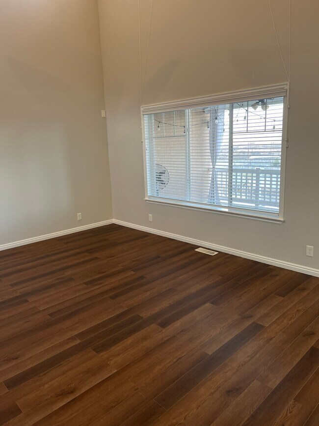 Building Photo - 1376 Alpine Way