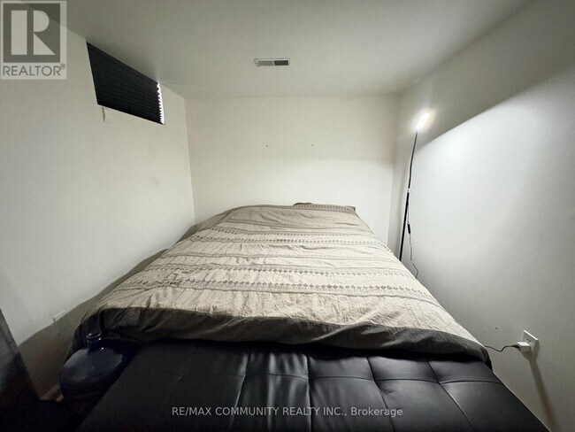 Photo du bâtiment - 693 Hawley St